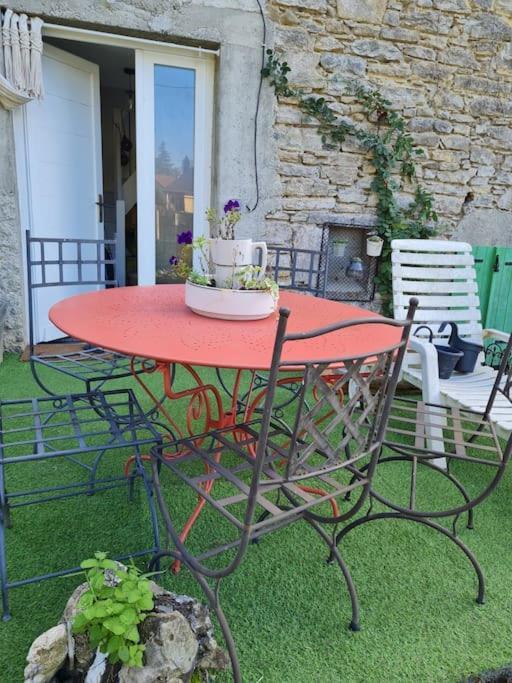 Appartement De La Laiterie Avec Petit Jardin. Eysus Bagian luar foto